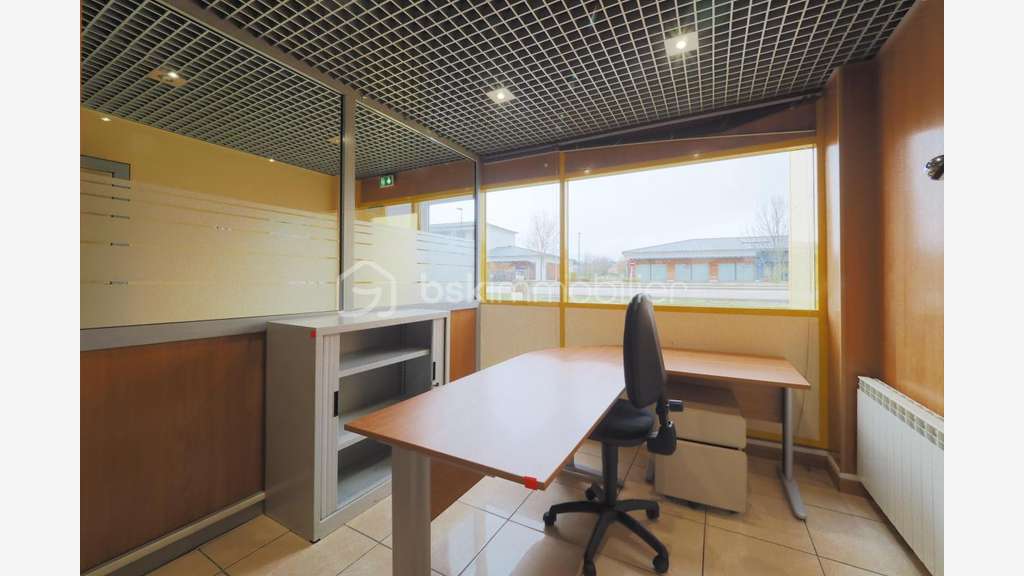 A louer bureaux cloisonnés de 332m² à Arbent
