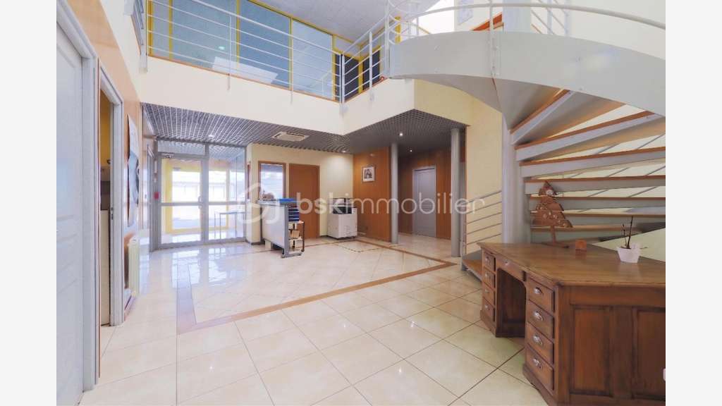 A louer bureaux cloisonnés de 332m² à Arbent