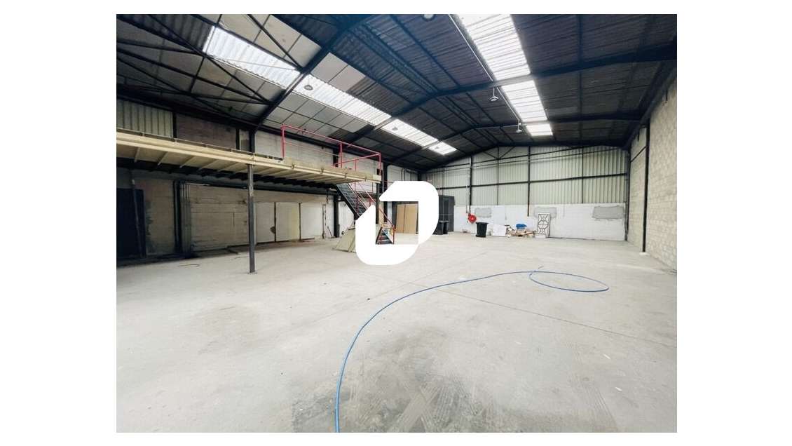 A louer Bureaux 1710m² Ozoir la ferriere