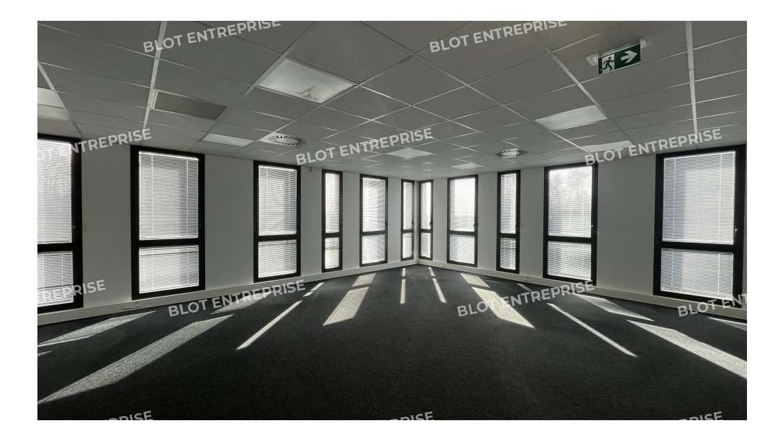 A louer bureaux 402m² zone d'activités à Pacé