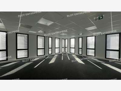 A louer bureaux 402m² zone d'activités à Pacé