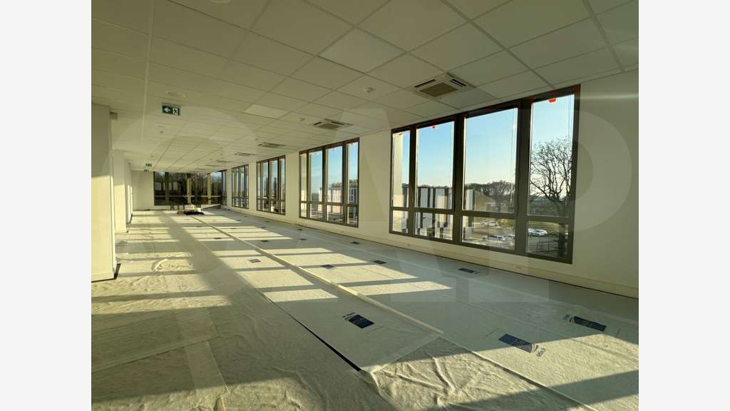 A louer bureau 280m² aménagé non cloisonné à Pacé