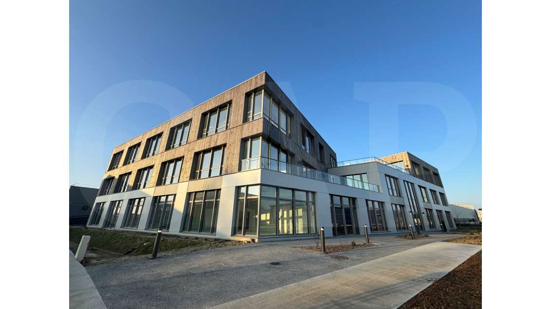 A louer bureau 280m² aménagé non cloisonné à Pacé