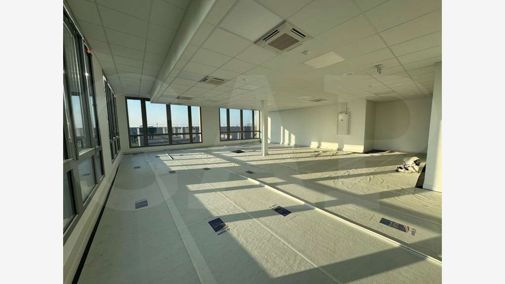 A louer bureau 280m² aménagé non cloisonné à Pacé