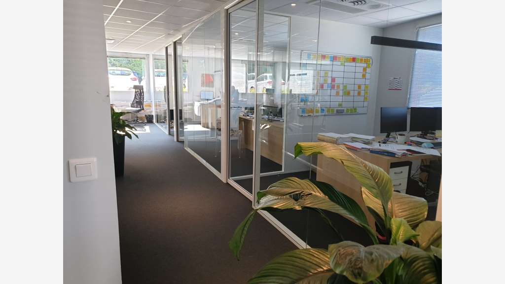 Bureaux de standing 215m² à louer à Pacé