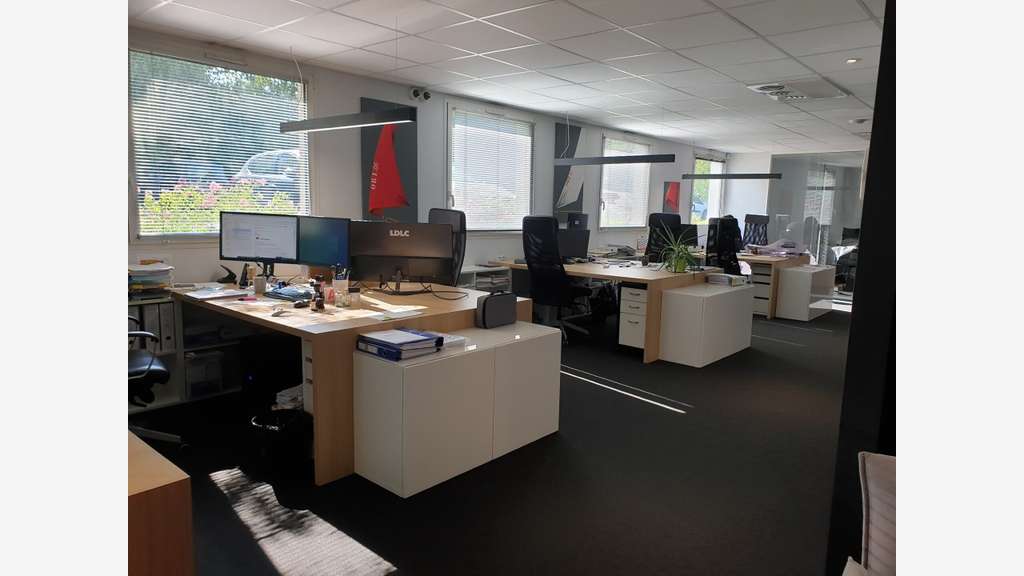 Bureaux de standing 215m² à louer à Pacé