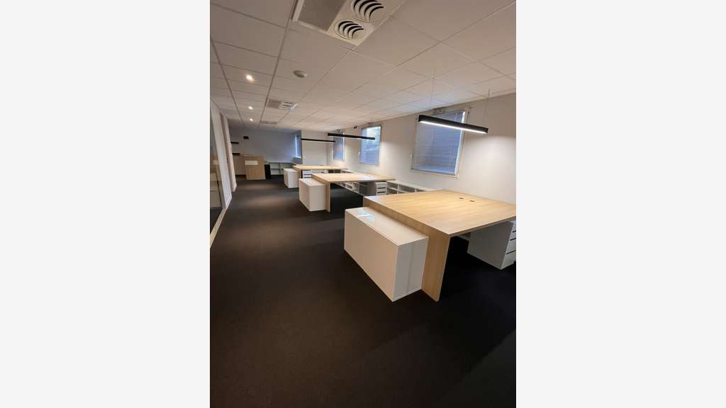 Bureaux de standing 215m² à louer à Pacé