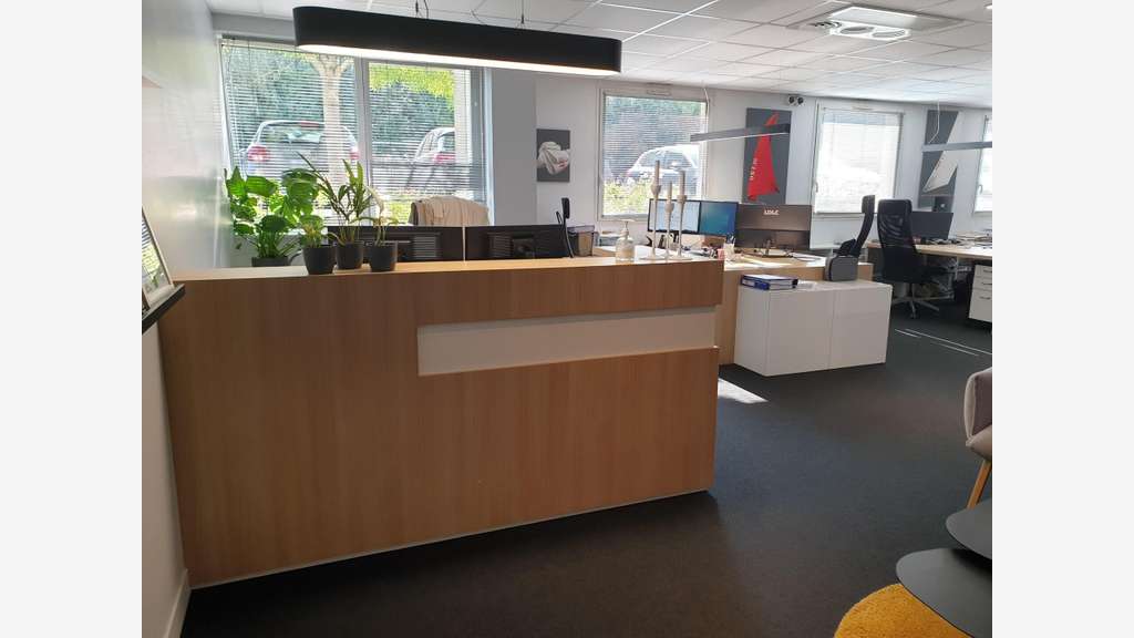 Bureaux de standing 215m² à louer à Pacé