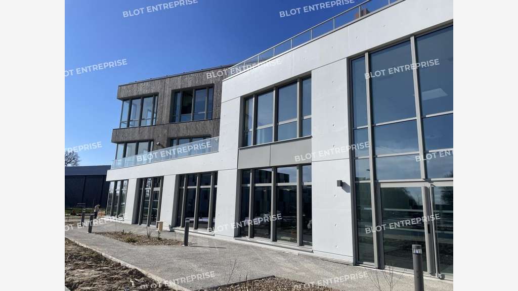 A louer bureaux neufs 272m² à Pacé