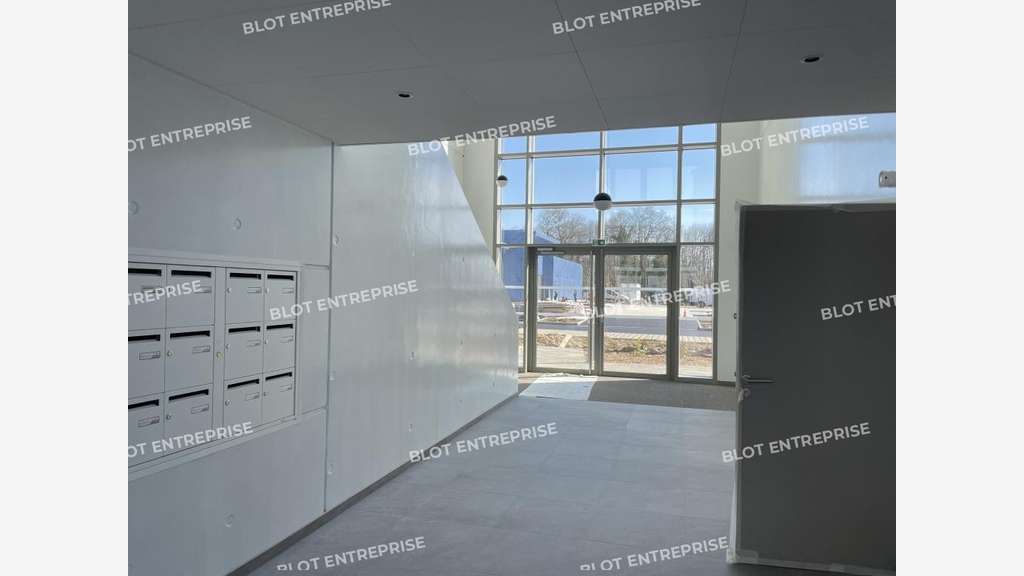 A louer bureaux neufs 272m² à Pacé