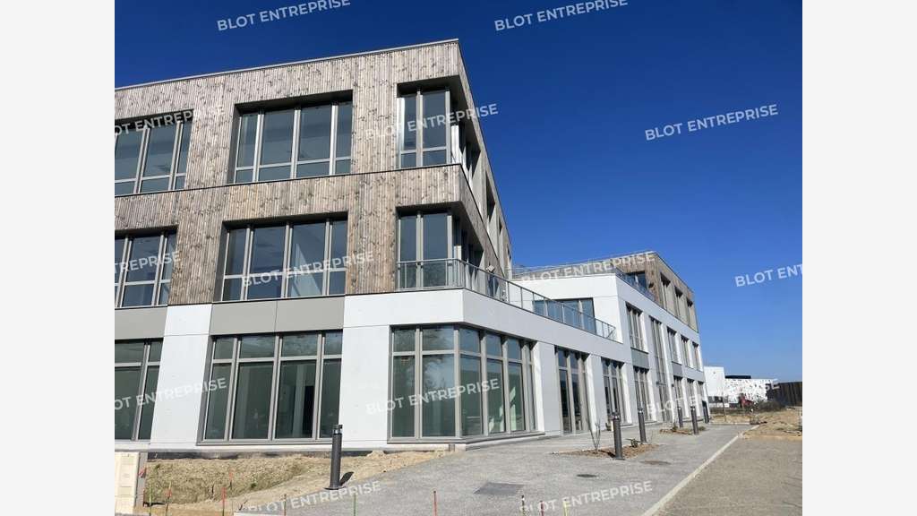 A louer bureaux neufs 272m² à Pacé