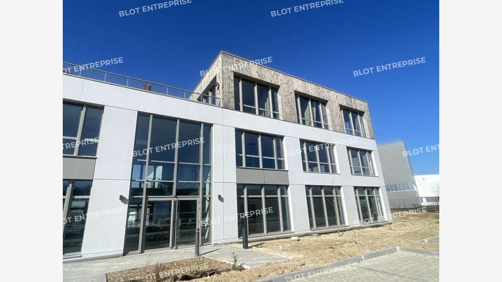 A louer bureaux neufs 272m² à Pacé