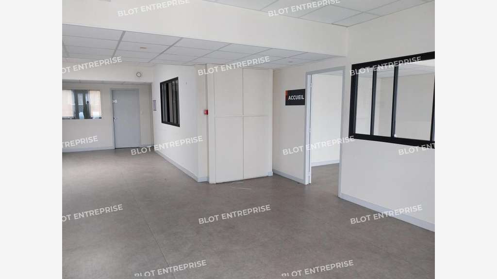 A louer bureaux 447m² aux portes de Rennes à Pacé