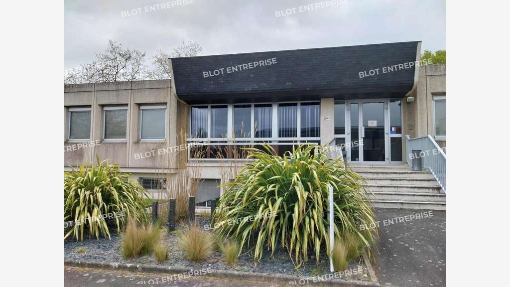 A louer bureaux 447m² aux portes de Rennes à Pacé