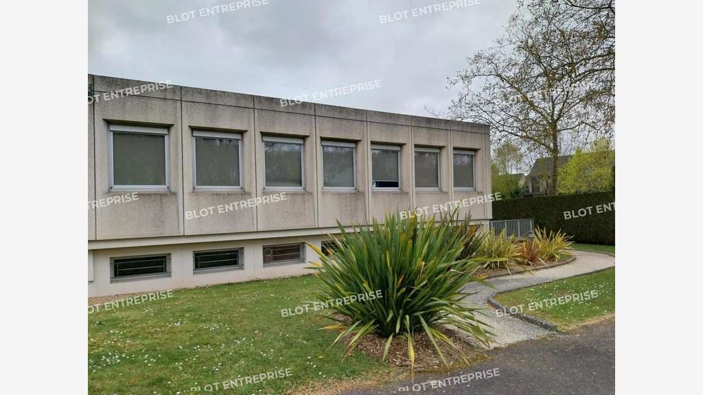 A louer bureaux 447m² aux portes de Rennes à Pacé