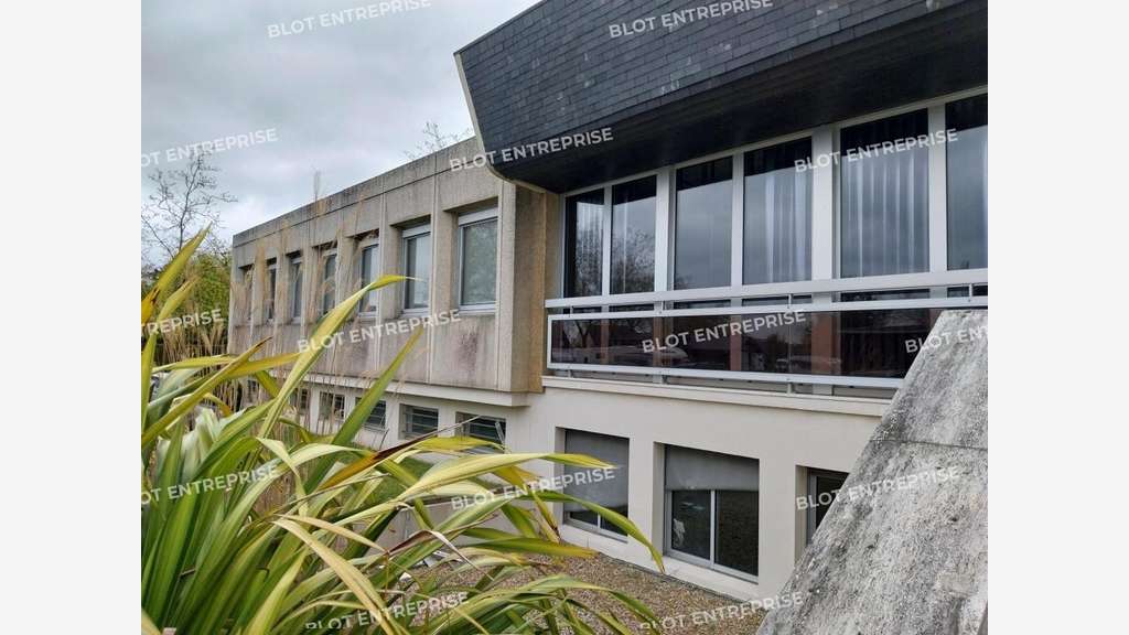 A louer bureaux 447m² aux portes de Rennes à Pacé