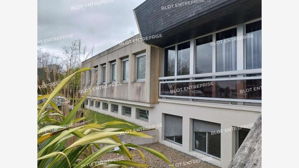 A louer bureaux 447m² aux portes de Rennes à Pacé