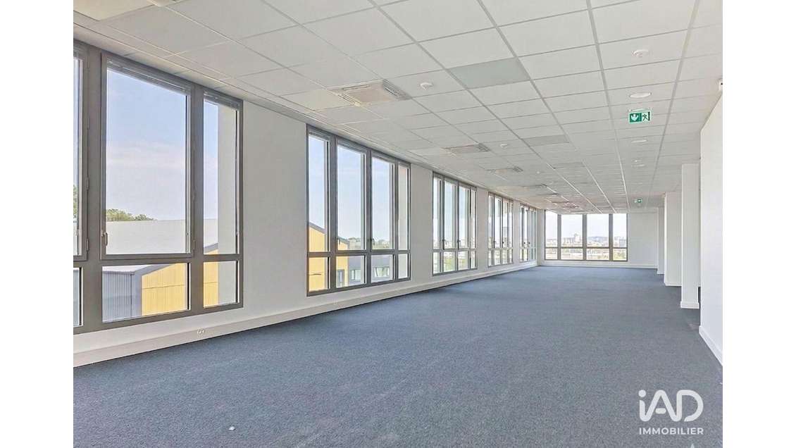 A louer bureau neuf 270m² à Pacé