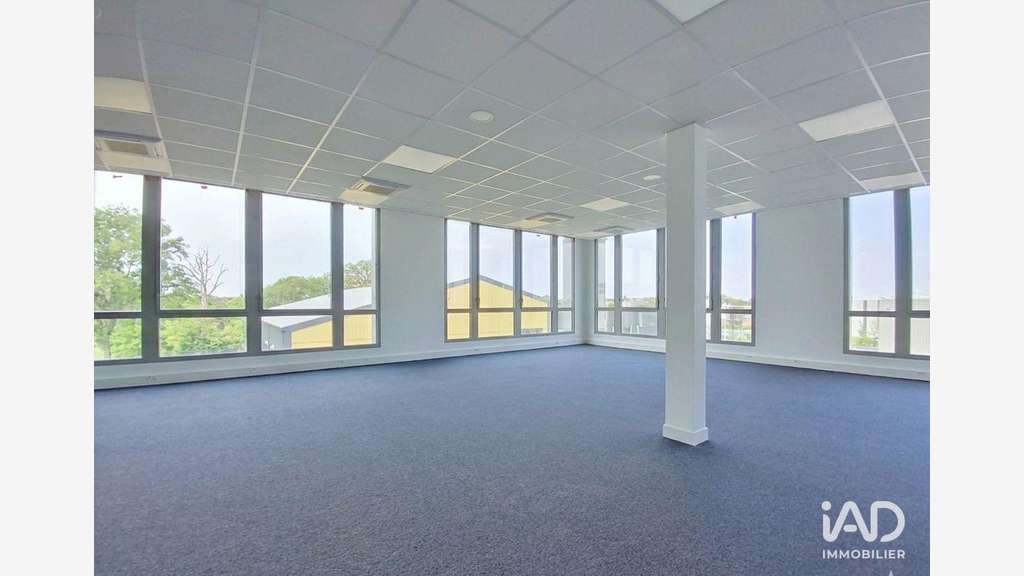 A louer plateau de bureau neuf 270m² à Pacé