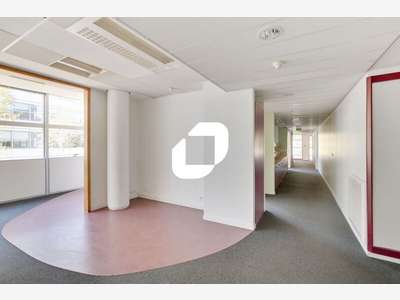 A louer Bureaux 977m² Pantin