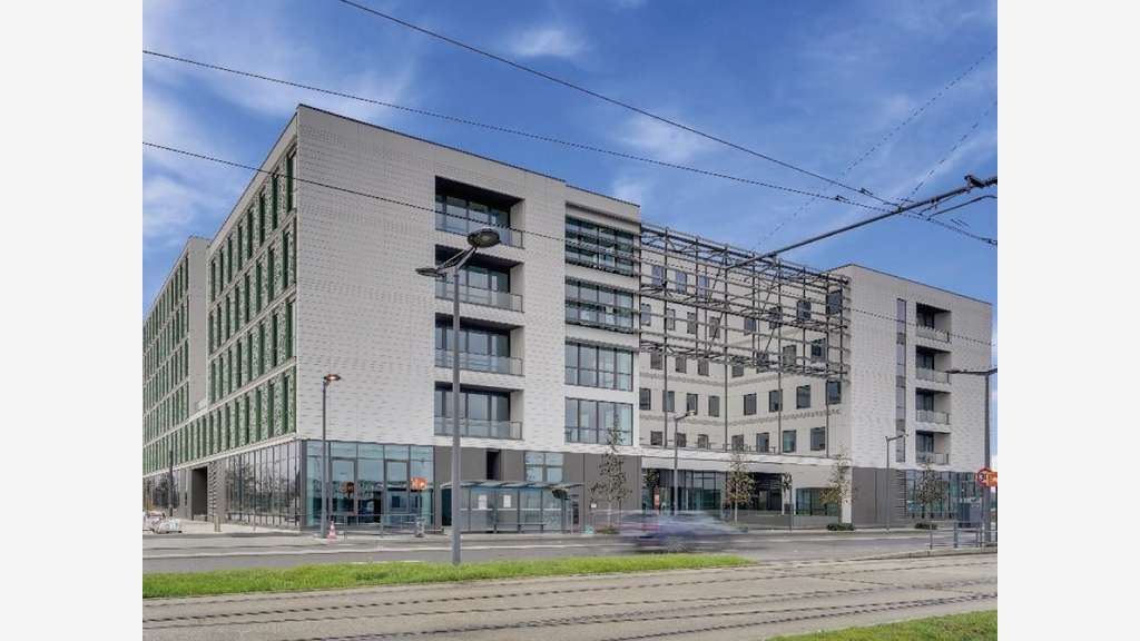 À louer bureaux 758m² à Paray-Vieille-Poste