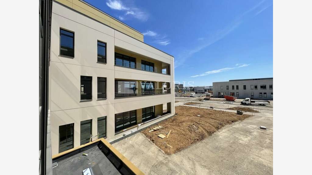 Bureaux neufs à partir de 174m² à louer à Genas