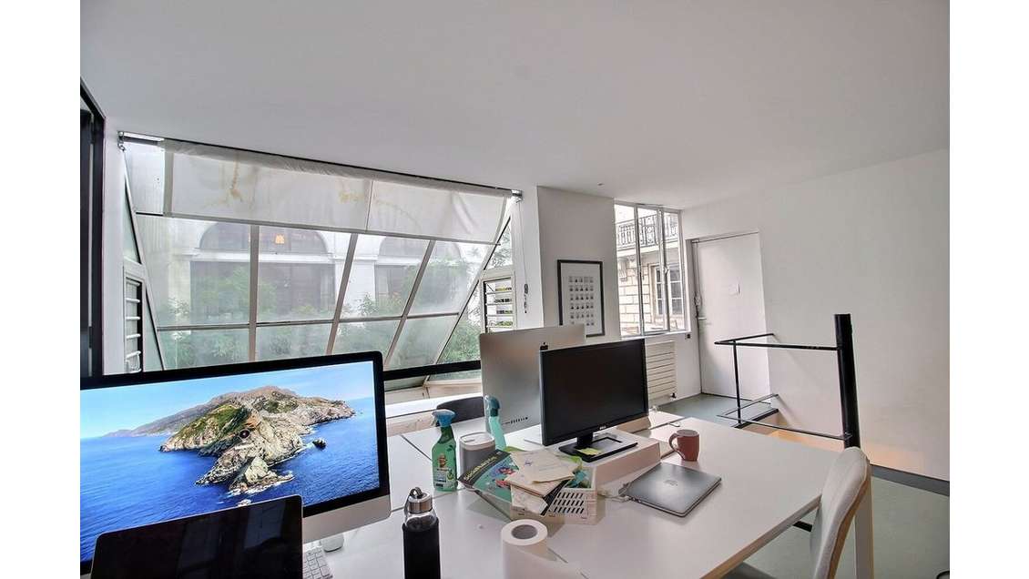 Location bureaux de caractère à Paris République