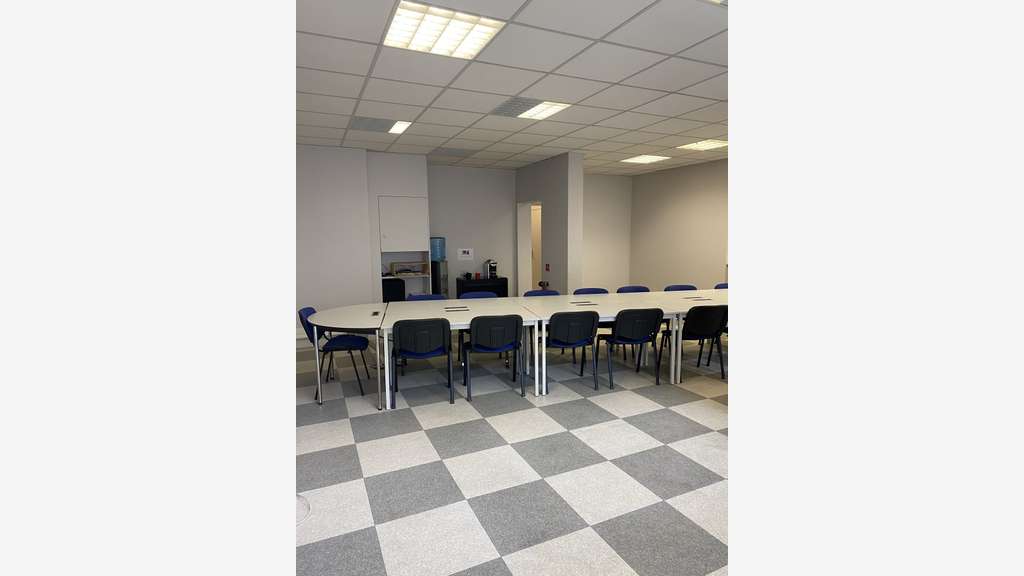 Loue bureaux commerciaux 89m² à louer en RDC Paris