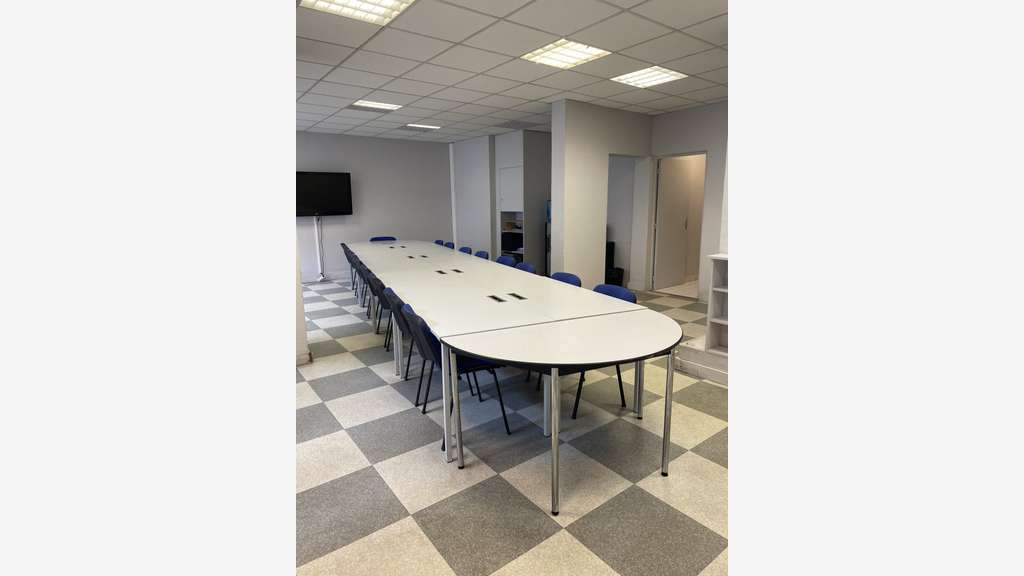 Loue bureaux commerciaux 89m² à louer en RDC Paris