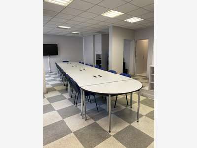 Loue bureaux commerciaux 89m² à louer en RDC Paris