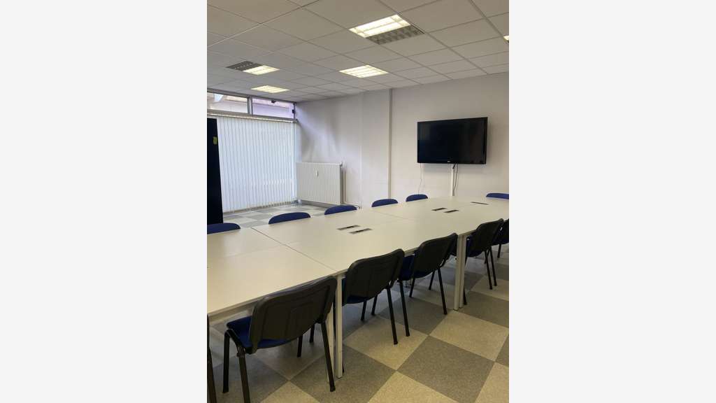 Loue bureaux commerciaux 89m² à louer en RDC Paris