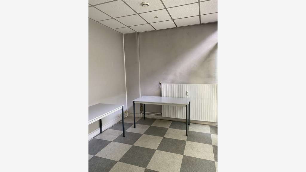 Loue bureaux commerciaux 89m² à louer en RDC Paris