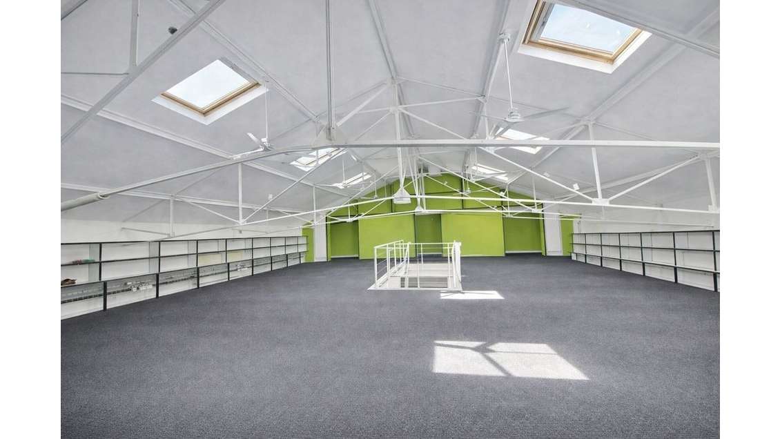 Location bureaux atypiques duplex 580m² Paris 11e