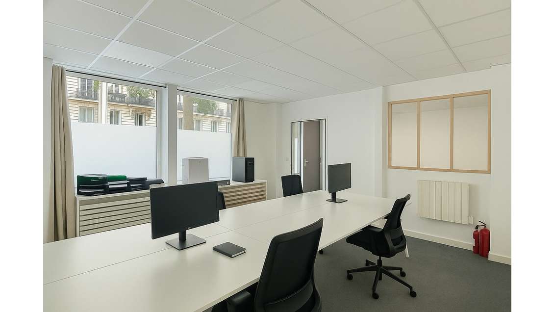 Location bureaux 105m² RDC à Paris M° Michel Bizot
