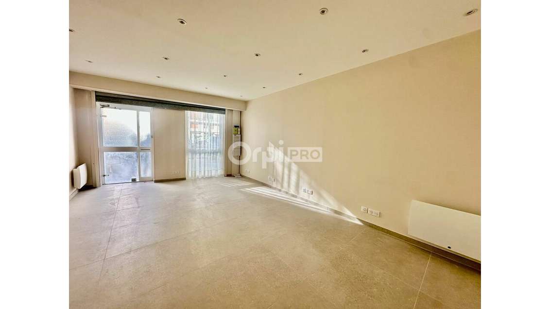 Local 43m² à louer Paris 12e Avenue de St Mandé