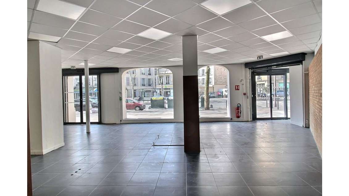 Location local commercial 190m² Paris 14 empl N°1
