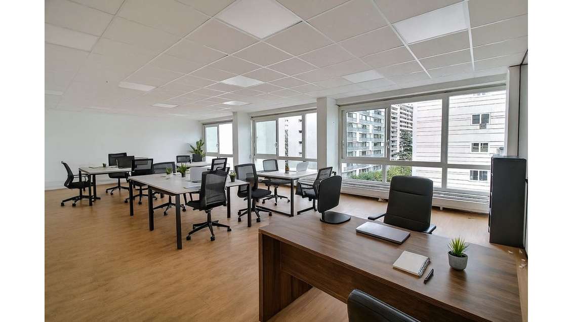 A louer bureaux 120m² à Paris 15 vue Tour Eiffel