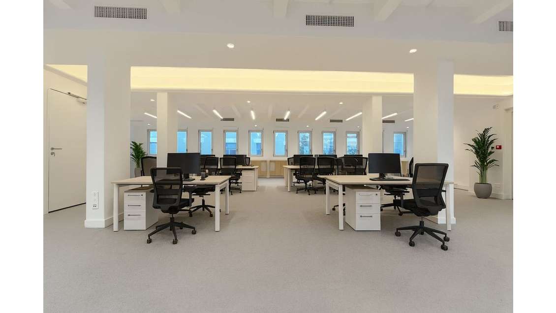 Location bureaux rénovés de 1926m² à Paris 75015