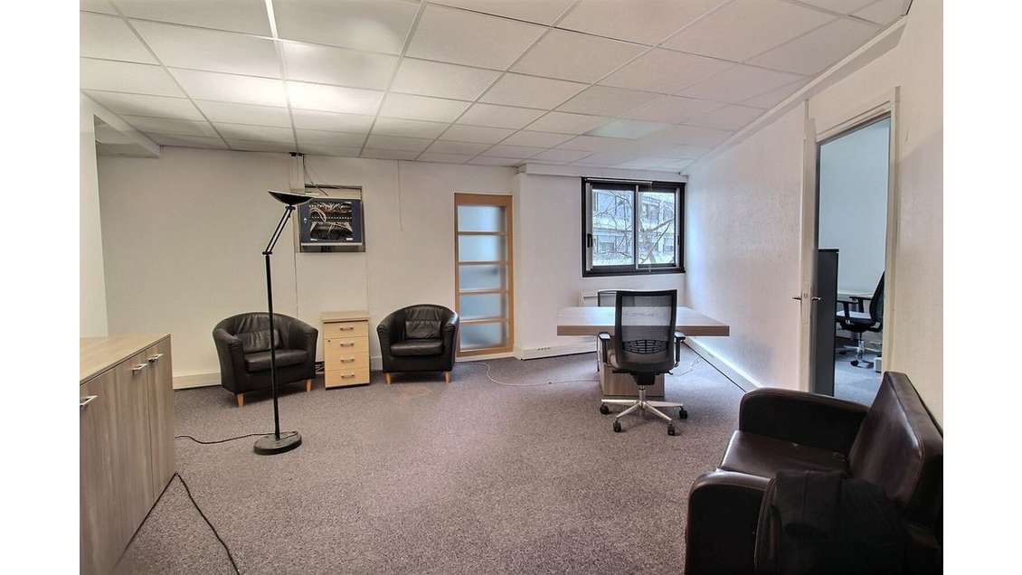 Location bureaux rénovés de 120m² à Paris 75015