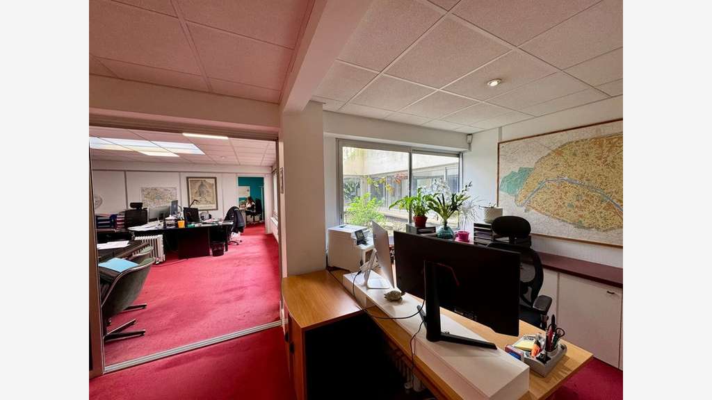 Local/bureau 237m² à louer Paris Convention 75015