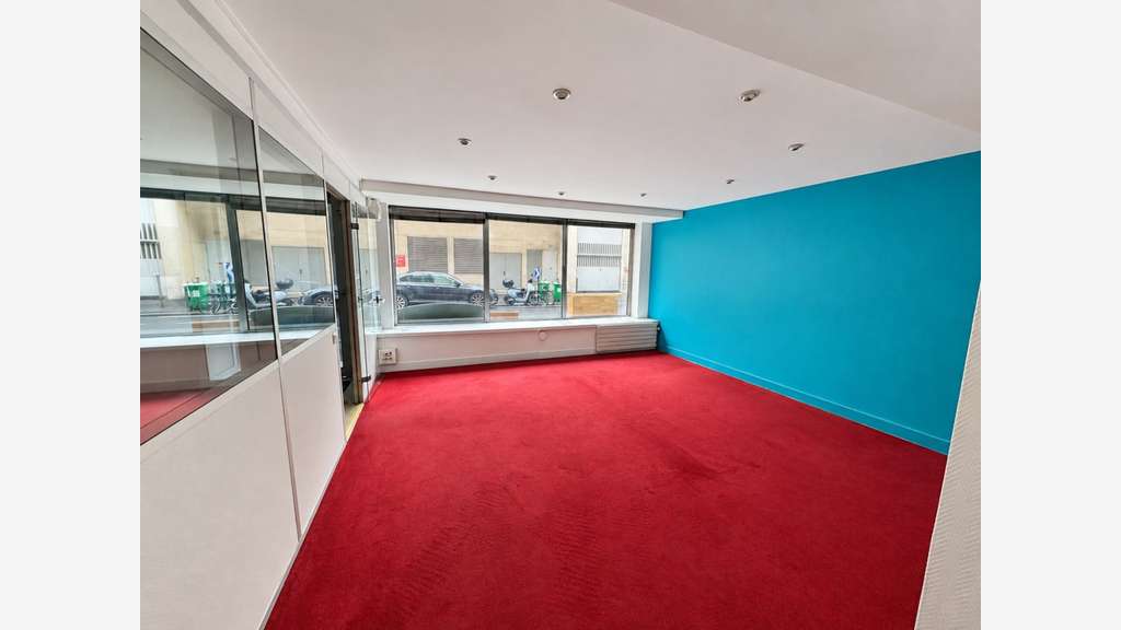 Local/bureau 237m² à louer Paris Convention 75015