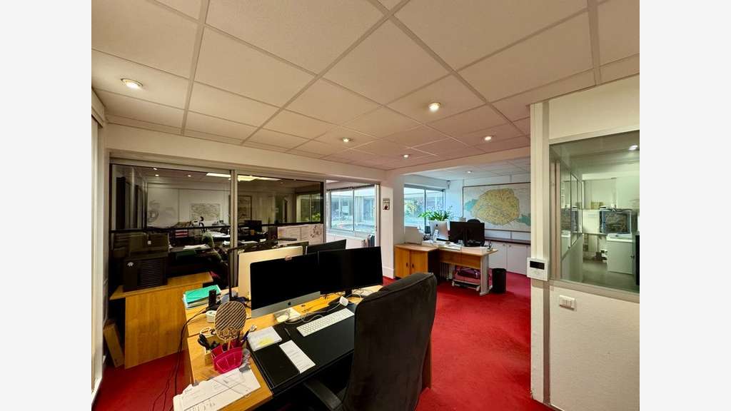 Local/bureau 237m² à louer Paris Convention 75015
