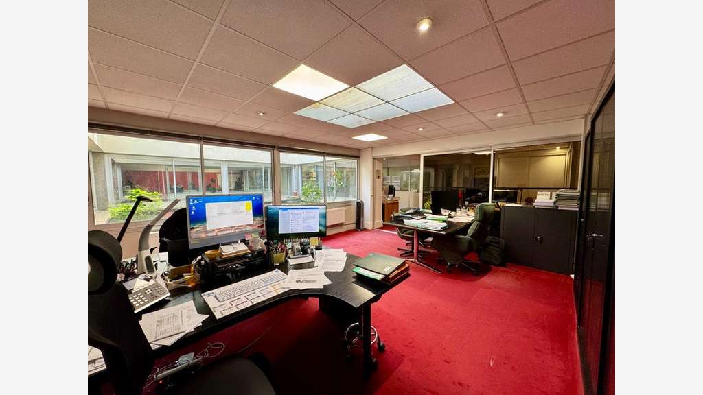 Local/bureau 237m² à louer Paris Convention 75015