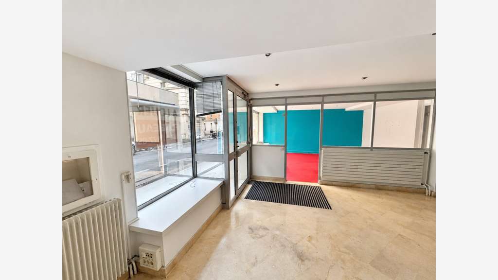 Local/bureau 237m² à louer Paris Convention 75015