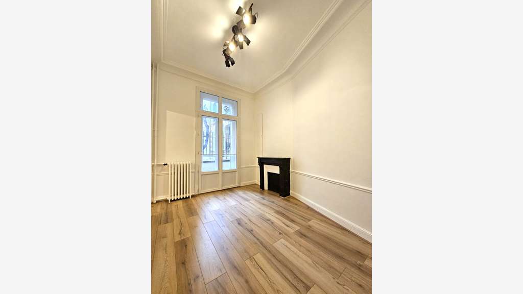 Location bureaux 95m² Place St Ferdinand 75017