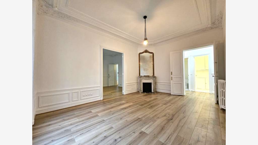 Location bureaux 95m² Place St Ferdinand 75017