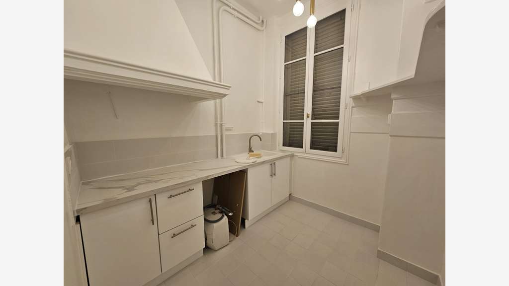 Location bureaux 95m² Place St Ferdinand 75017