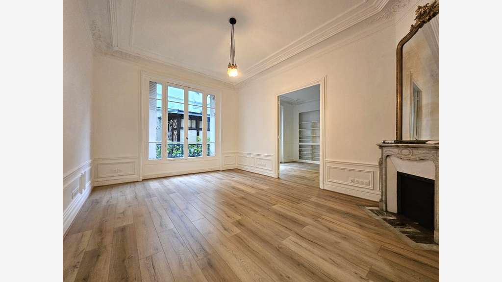 Location bureaux 95m² Place St Ferdinand 75017