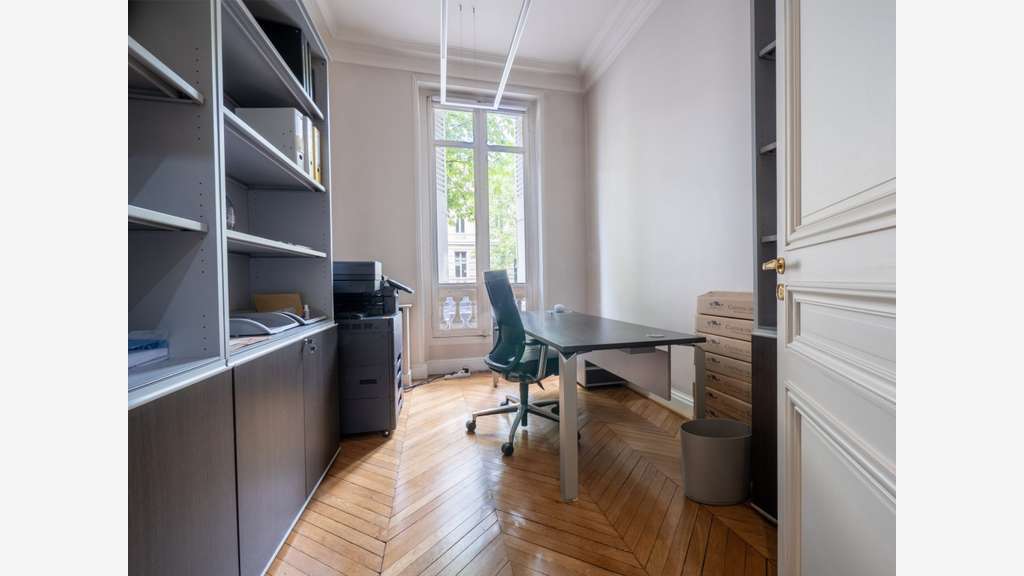 LOCATION BUREAUX 180 m² BLD MALESHERBES