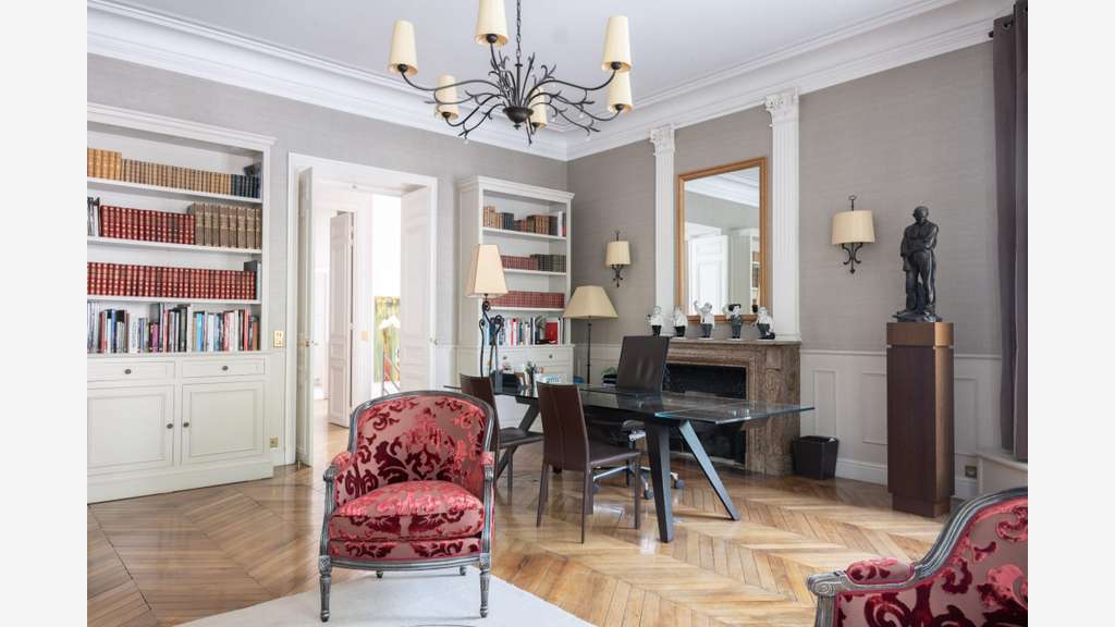LOCATION BUREAUX 180 m² BLD MALESHERBES